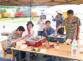 藤原農園に開設したキャンプサイト＝三田市末
