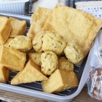 手寄せ豆腐や揚げ物、スイーツが自慢＝三田市大川瀬