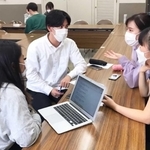 プロジェクトの会議を重ねる関西学院大学の学生（提供）