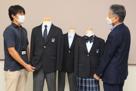 生徒や保護者の声を反映した新制服案＝狭間中学校