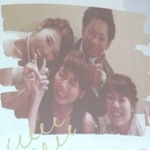 溝口さんが友人と作ったピースサイン