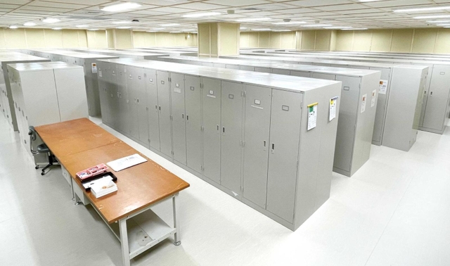 温度や湿度が管理された保管庫＝三田市弥生が丘６