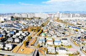 フラワータウンの街並み＝２０１９年２月（三田市提供）