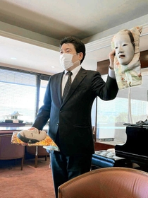 皷の滝で披露する能面