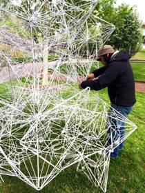 米国で創作に打ち込んだ福永さん（提供）＝藍中学校