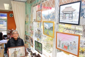 なじみのある景色や子どもたちの姿を描いた前川さん＝三田市下里