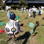 思い思いの妖怪が並ぶかかしコンテスト＝三田市小野