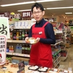 「店内調理の総菜を充実させ地域密着に努めたい」と話す奥村店長＝三田市つつじが丘北２