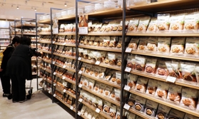 食品の取り扱いも充実＝三田市駅前町
