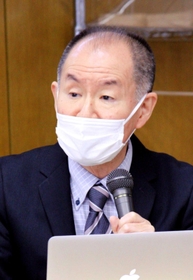 ひきこもりの人やその家族との関わった経験を話す小島さん＝三田市川除