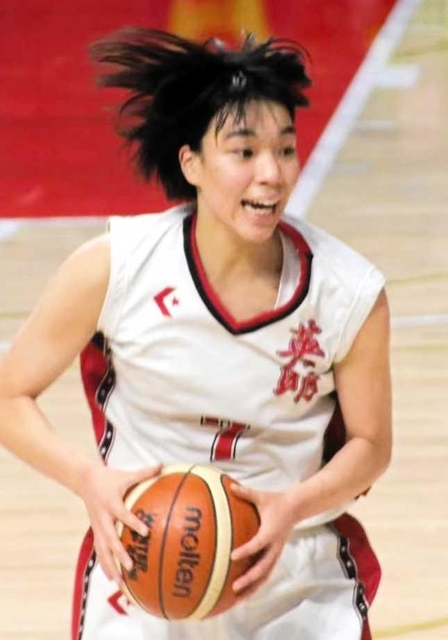 高校時代は香川の強豪・英明でプレーした＝母美穂さん提供