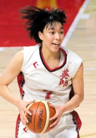 高校時代は香川の強豪・英明でプレーした＝母美穂さん提供