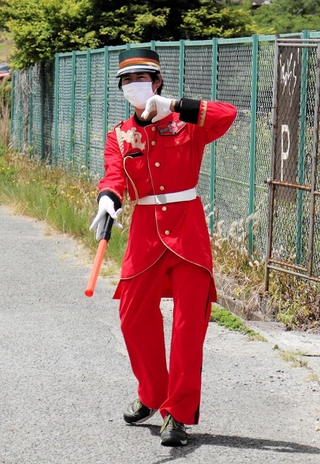指先や足先の動きにも気を配る柏木滉介さん＝三田市末