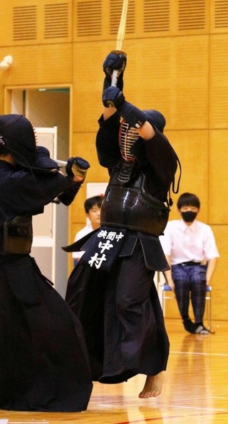 剣道男子個人で優勝した中村聡一郎さん＝丹波市青垣町佐治、青垣住民センター