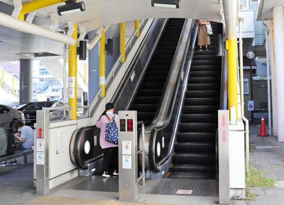 中学　盗撮流出  JR三田駅で盗撮相次ぐ 現場はエスカレーター、10日間で2回被害|三田|神戸新聞NEXT