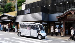有馬の温泉街を走るグリスロ