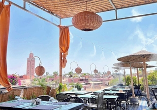 旧市街にあるホテルの屋上レストラン