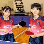 卓球の全国大会に出場する三田学園中学校の下司琴子さん（左）と浦田龍之介さん＝三田市南が丘２