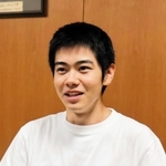 インタビューに答える黒崎煌代さん
