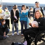 義肢装具士科で学ぶ生徒に語りかける倉橋香衣さん＝神戸医療福祉専門学校三田校