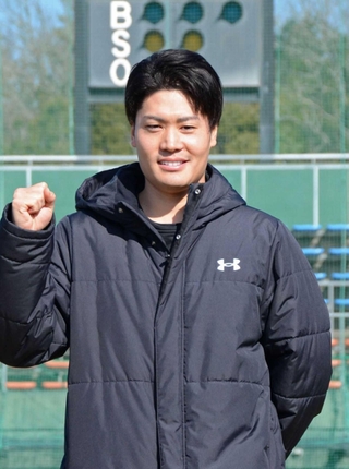 ジャイアンツアカデミーのコーチとして再出発する坂本工宜さん＝神姫バスキッピースタジアム