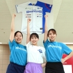 球団公式チアリーディングチームの（左から）藤田まどかさん、岡田明日花さん、谷郷奈々美さん＝三田市ゆりのき台１