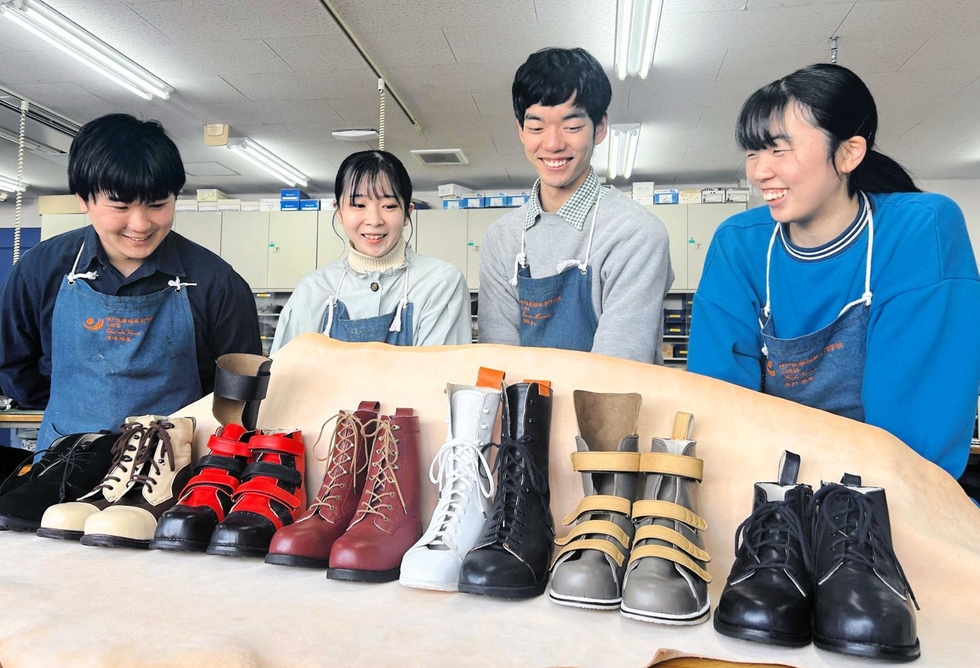 国内唯一「整形靴科」四半世紀で幕 河合美智子さんもモデルで協力 神戸