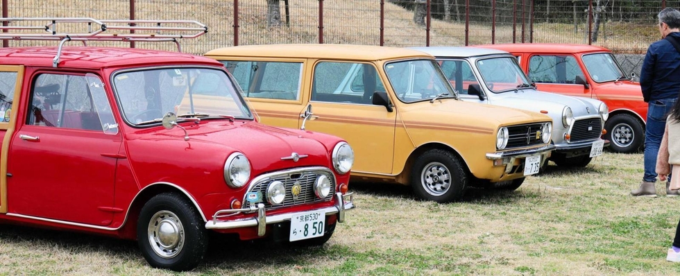 クラシックカーずらり52台大集合 来場者が撮影、オーナーとも交流 三田