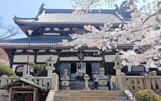 奈良時代に行基が建立されたとされる「温泉寺」