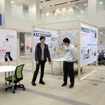 学生らが三田の魅力を発掘し、発信するパネル展示＝関西学院大学神戸三田キャンパス