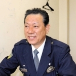 陰で現場の警察官を支えた警務課の橋本利喜治警部補＝三田市天神１、三田署