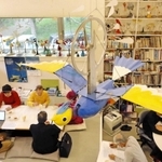 アトリエで開かれた打ち合わせ＝三田市藍本