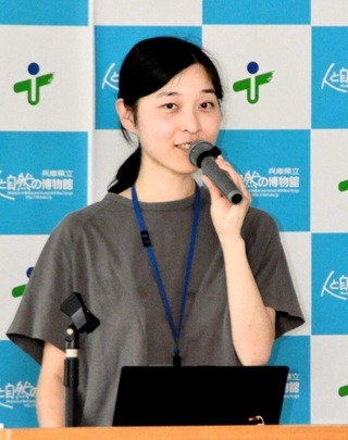 ペンギンの生態や南極での体験について話した笹森映里さん＝県立人と自然の博物館