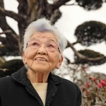自叙伝となる「百日紅」を出版した田守栄子さん＝三田市下相野