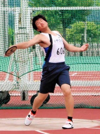 男子円盤投げで優勝したけやき台中の西畑航選手＝三木総合防災公園