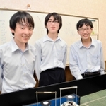 世界大会に出場する科学部ロボティクス班の（左から）丸岡勇也さん、古市悠さん、山本龍輝さん＝三田市学園１、三田祥雲館高校