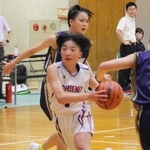 女子決勝で切れのあるドライブで相手を翻弄する狭間の前西詩音主将＝丹波篠山総合スポーツセンター