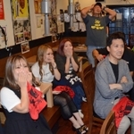 加納陸選手がＫＯ負けし、言葉を失うファンら＝川西市鼓が滝１