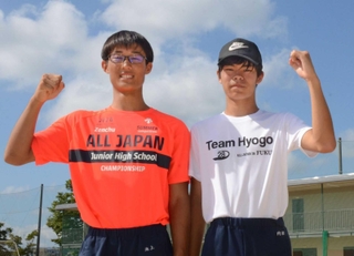 競い合い、全国の切符をつかんだ池上奏汰選手（左）と内田龍仁選手＝けやき台中学校