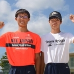 競い合い、全国の切符をつかんだ池上奏汰選手（左）と内田龍仁選手＝けやき台中学校
