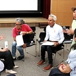 来場者がオーガニックについて語り合った交流会＝三田市けやき台１、ウッディタウン市民センター