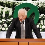 東南アジアで戦死した父の思い出や三田空襲に遭った経験を話す大西勲さん＝三田市天神１