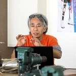パラリンピックの思い出や自身が代表を務めるランニングチームについて語る臼井二美男さん＝神戸医療福祉専門学校三田校