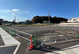 制限付き一般競争入札で売却する加茂市有地（三田市提供）