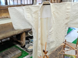 復元した和紙の着物「紙衣」