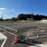 制限付き一般競争入札で売却する加茂市有地（三田市提供）