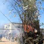 書き初めや正月飾りを燃やしたとんど焼き＝三田小学校