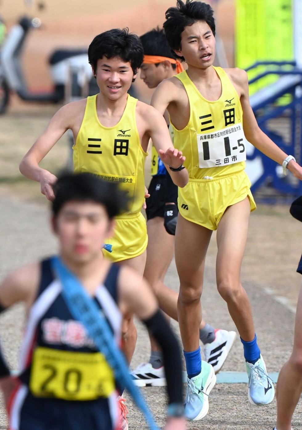 三田男子7位、女子15位 前年の雪辱、男女とも昇格 郡市区駅伝