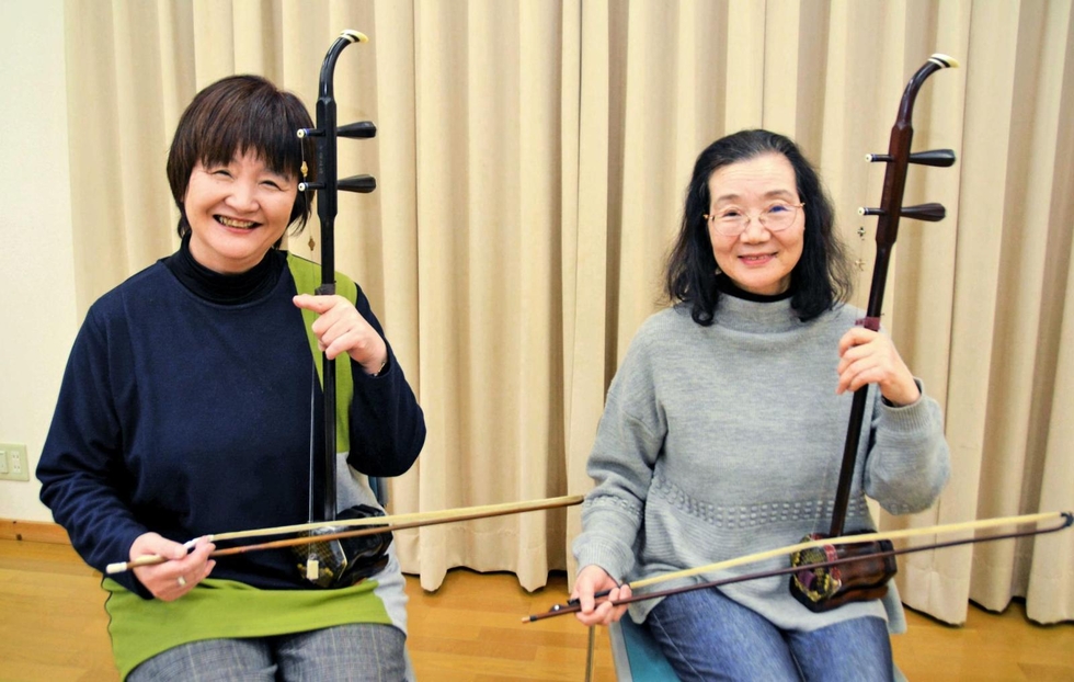 元看護部長2人が「二胡」ユニット 訪問演奏重ね好評、知識生かし健康