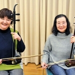 「にこにこナース」として活動する吉田啓子さん（右）と梅田智子さん＝三田市小野